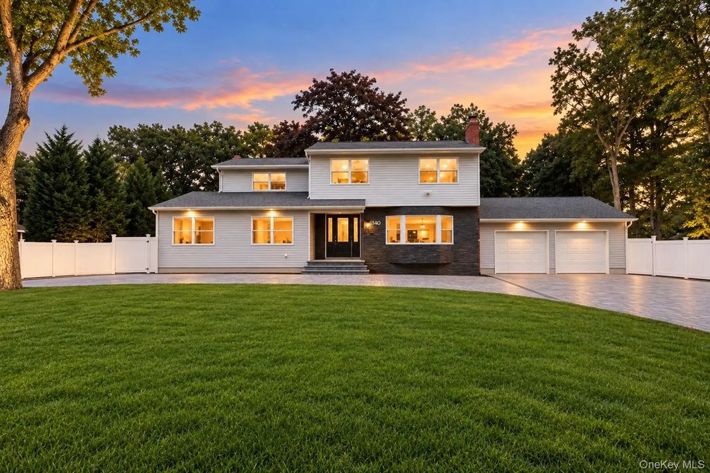140 Seaman Neck Road, Dix Hills