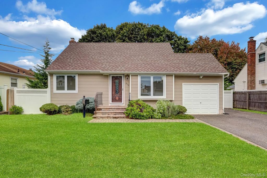 316 39th Street, Lindenhurst