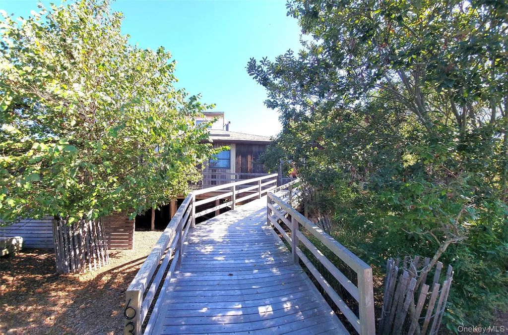 63 Holly Walk, Bay Shore