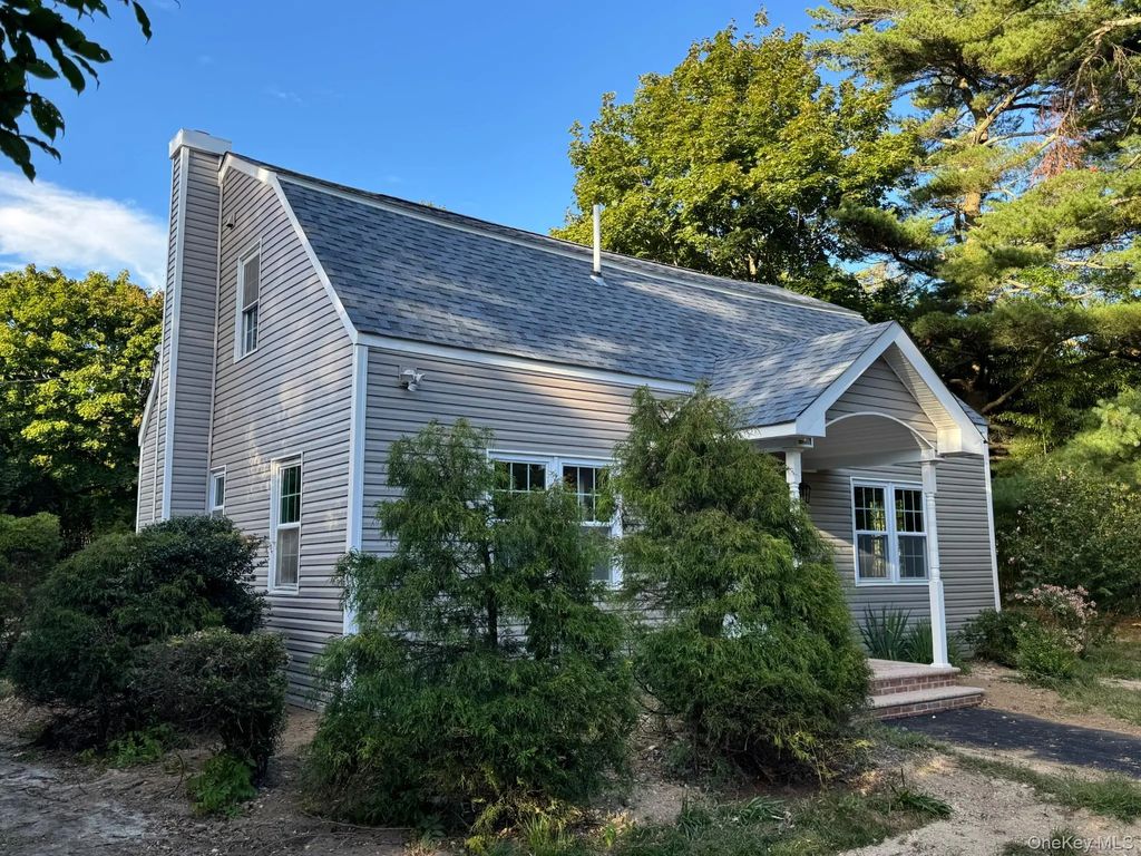 4 Barnes Road, Moriches