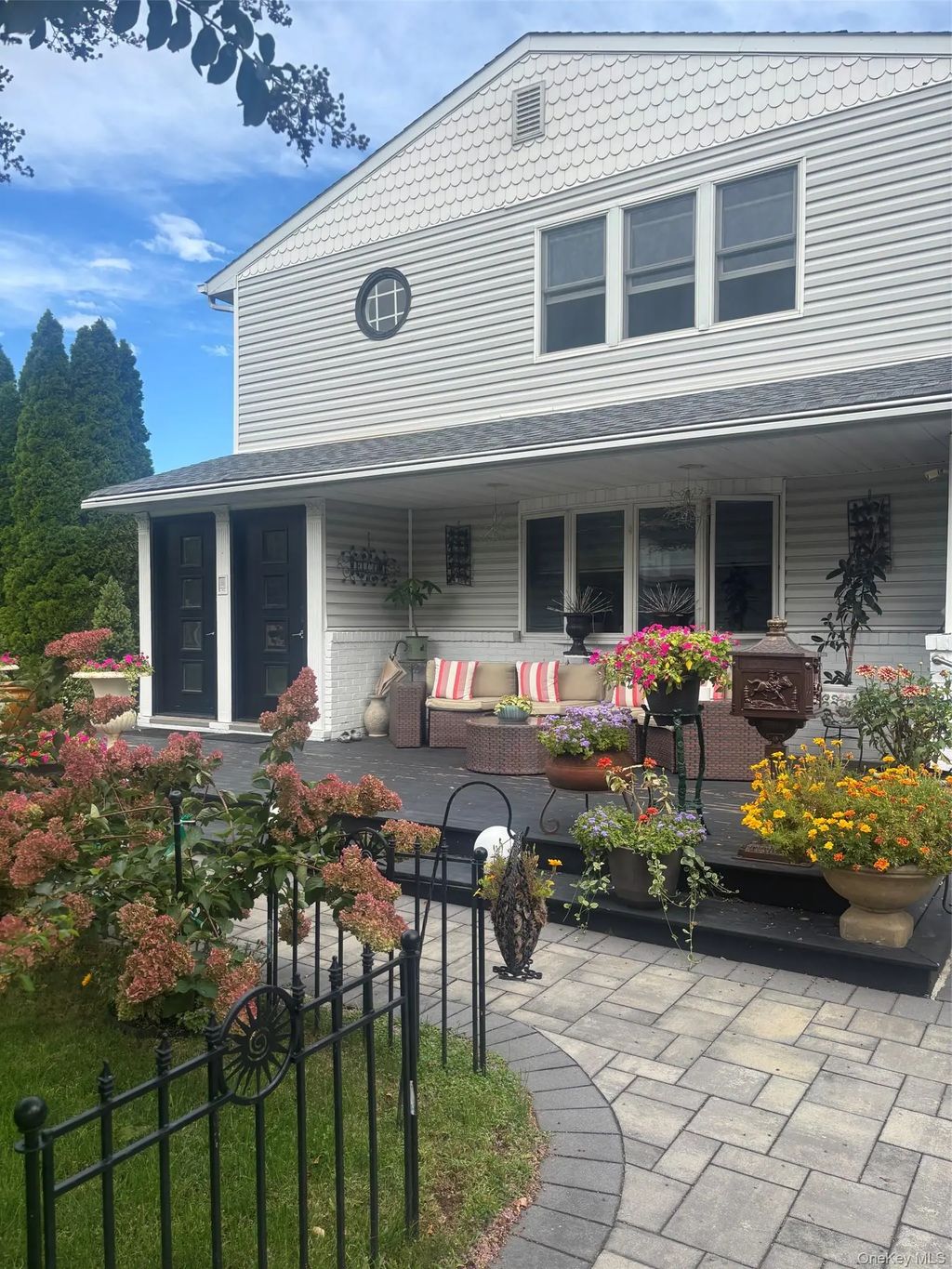 27 Hendrick Avenue # Upper, Glen Cove