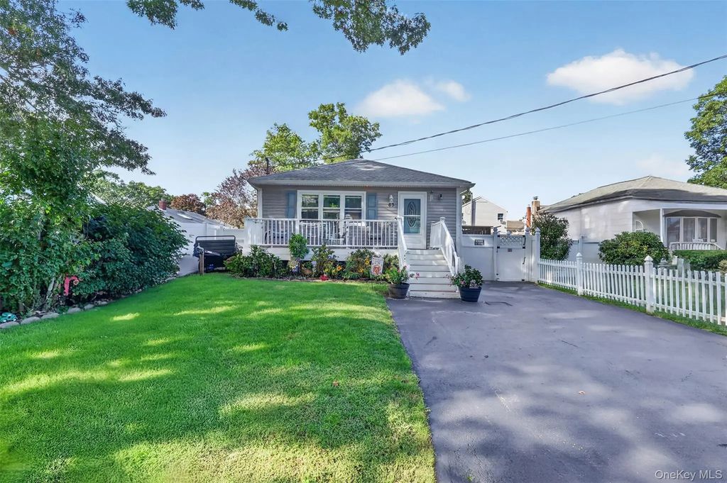 63 4th Street, Ronkonkoma