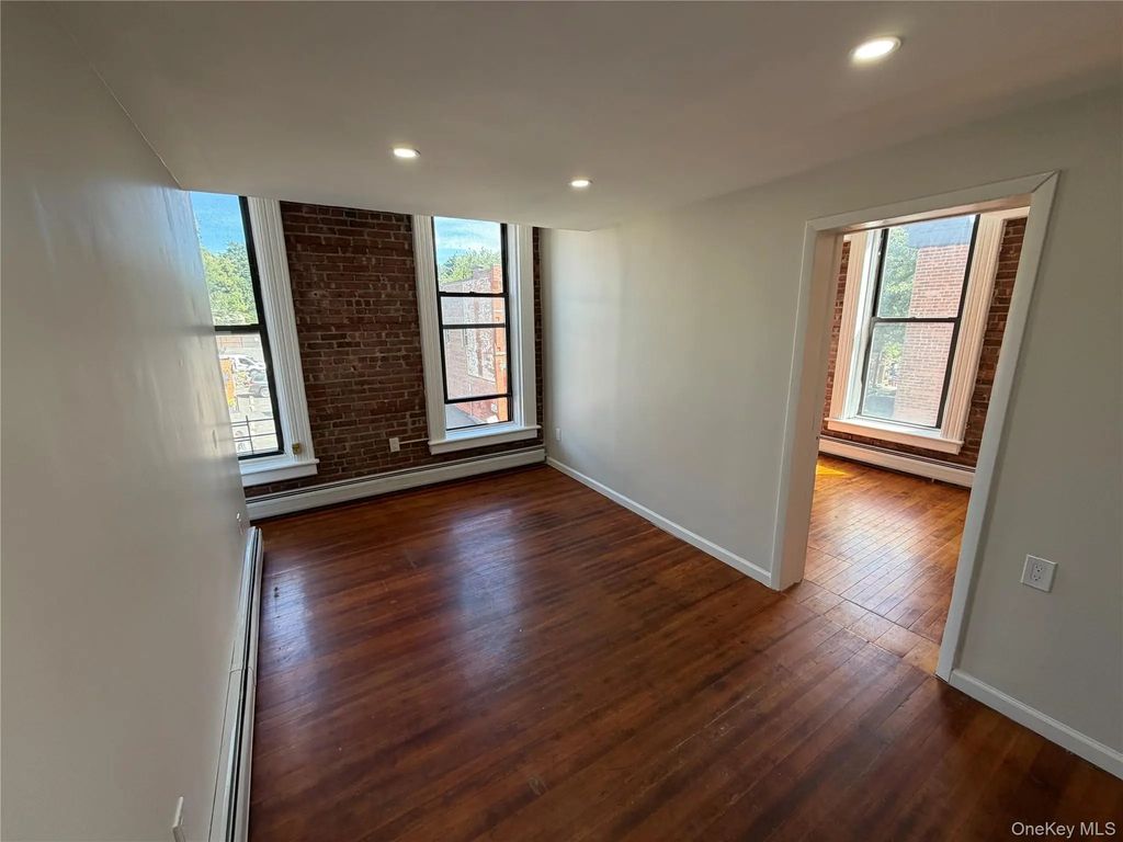465 Main # 6, Beacon