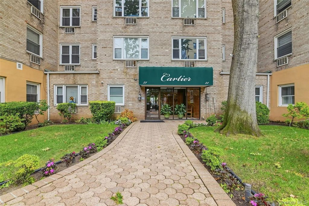 21 Bond Street # 3j, Great Neck