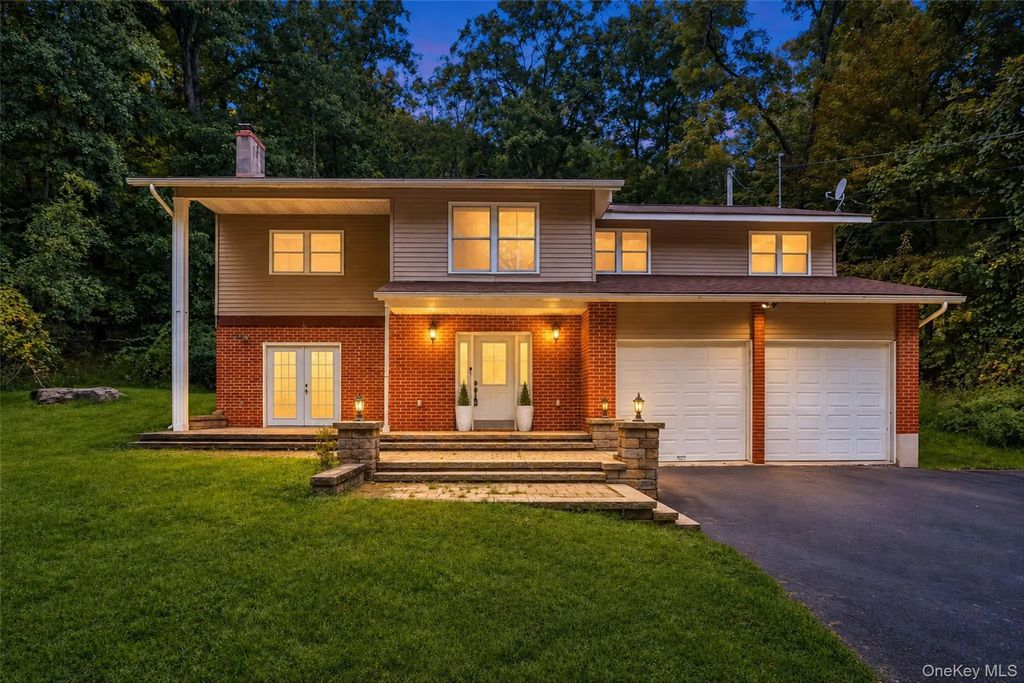 323 Roosa Gap Road, Bloomingburg