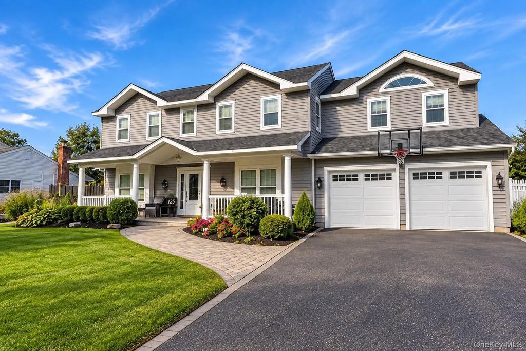 125 Pace Drive S, West Islip
