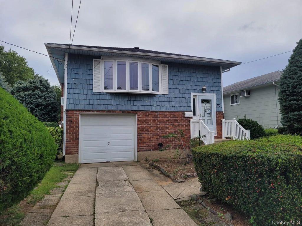 110 Crest Avenue, Elmont