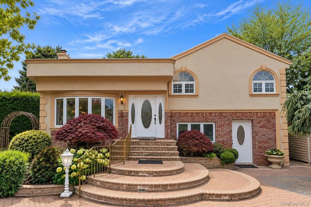 1072 Hicksville Road, Seaford