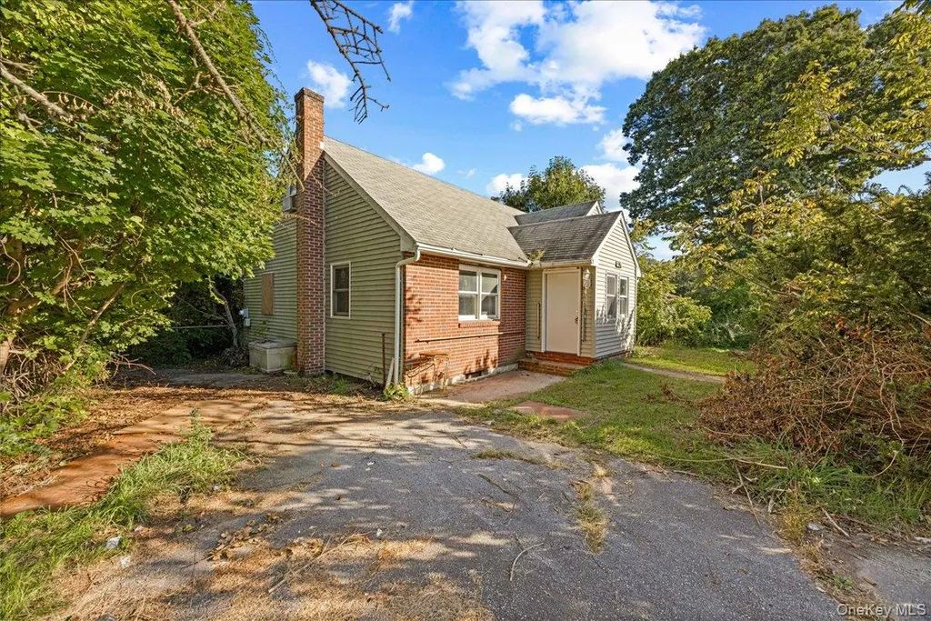 536 Lake Shore Drive, Brewster