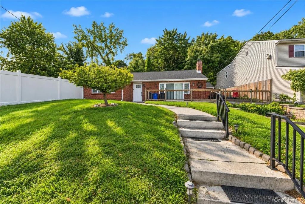 19 Cottage Avenue, Newburgh