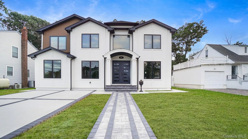940 Southern Drive, Franklin Square