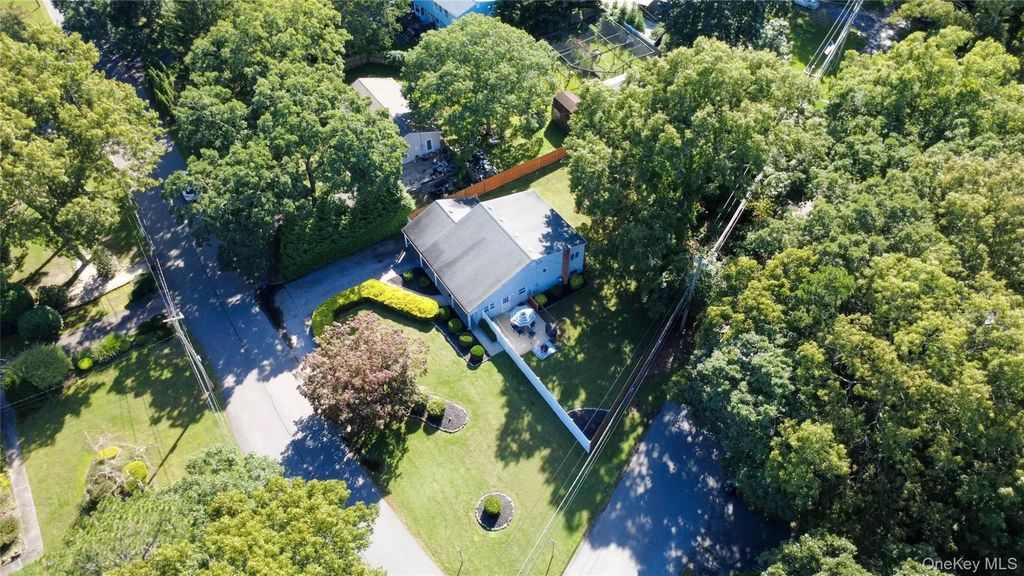 22 Half Moon Pond Road, Ridge