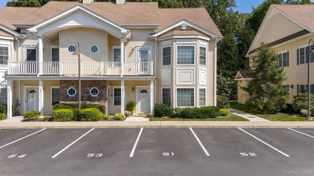 53 Autumn Drive, Plainview
