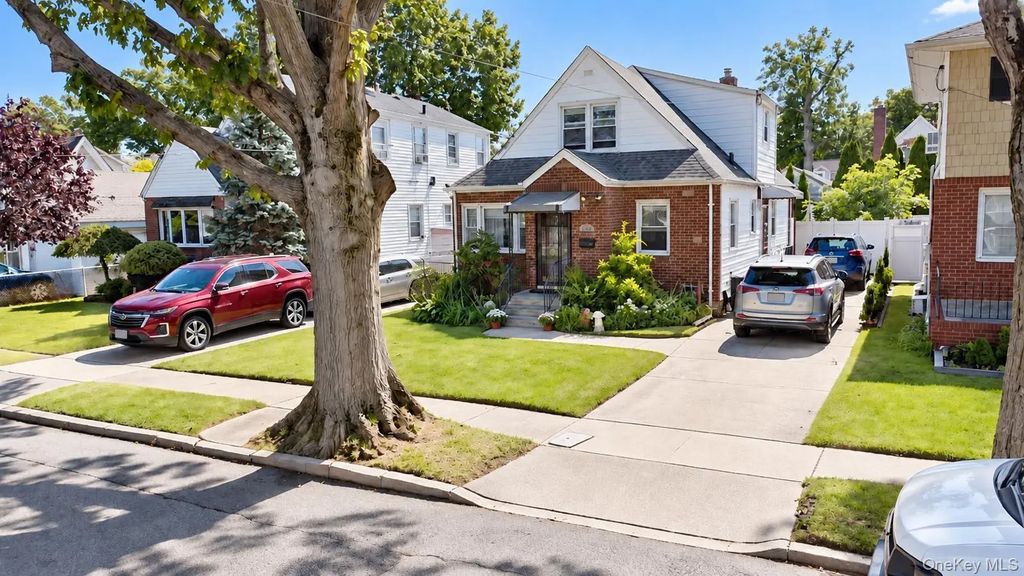 1312 Park Avenue, New Hyde Park