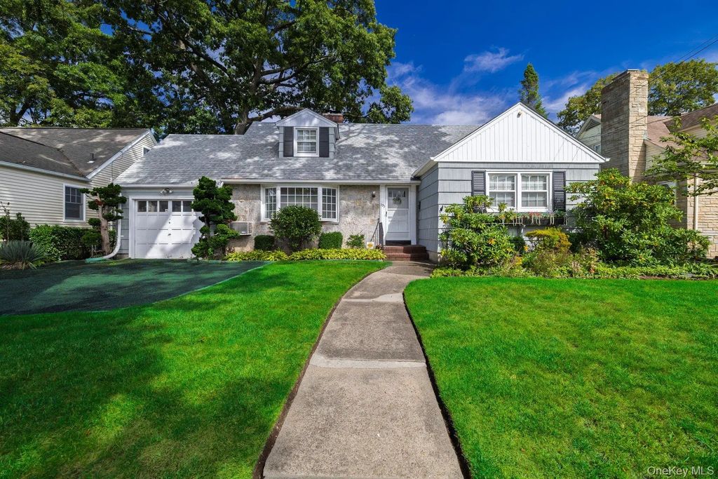 175 E Carpenter Street, Valley Stream