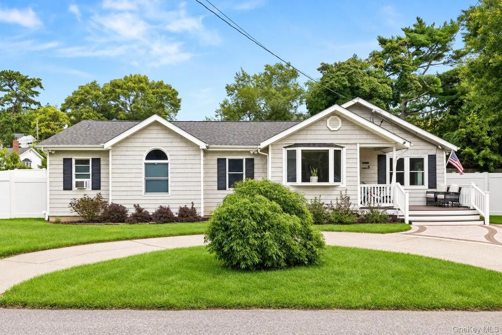 5 Charles Court, Lake Ronkonkoma