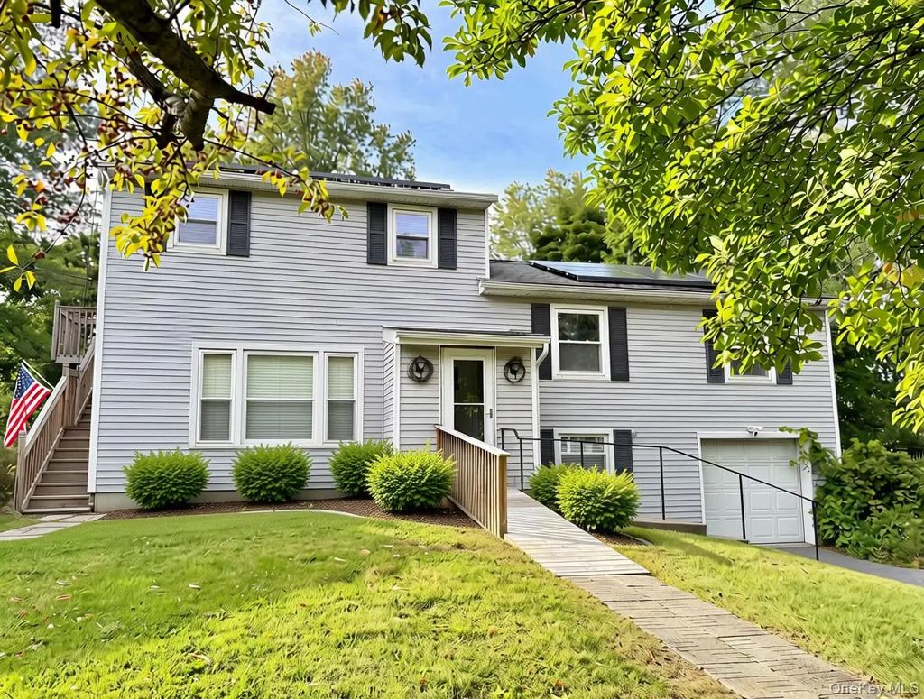8 Claudia Lane, Poughkeepsie