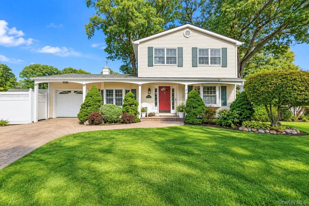 63 Birch Street, Lake Grove