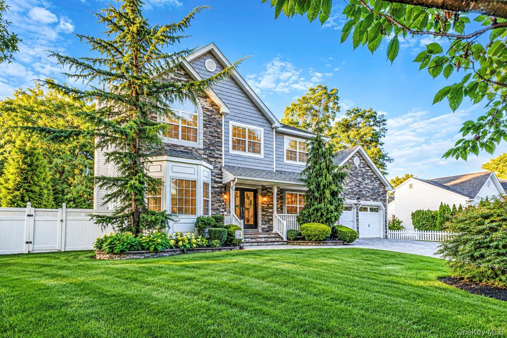 4 Crystal Brook Court, Nesconset