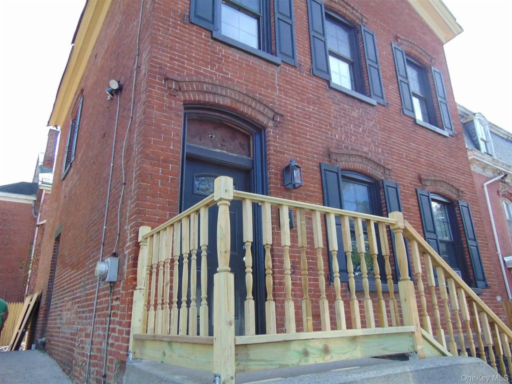 212 Union Street # 1, Poughkeepsie