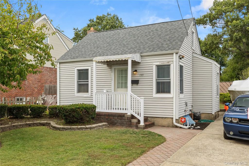 159 Neptune Avenue, West Babylon