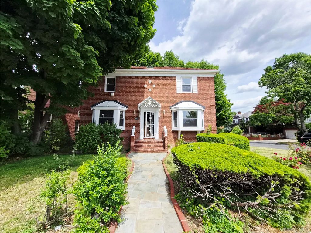 8019 Utopia Parkway, Jamaica Estates