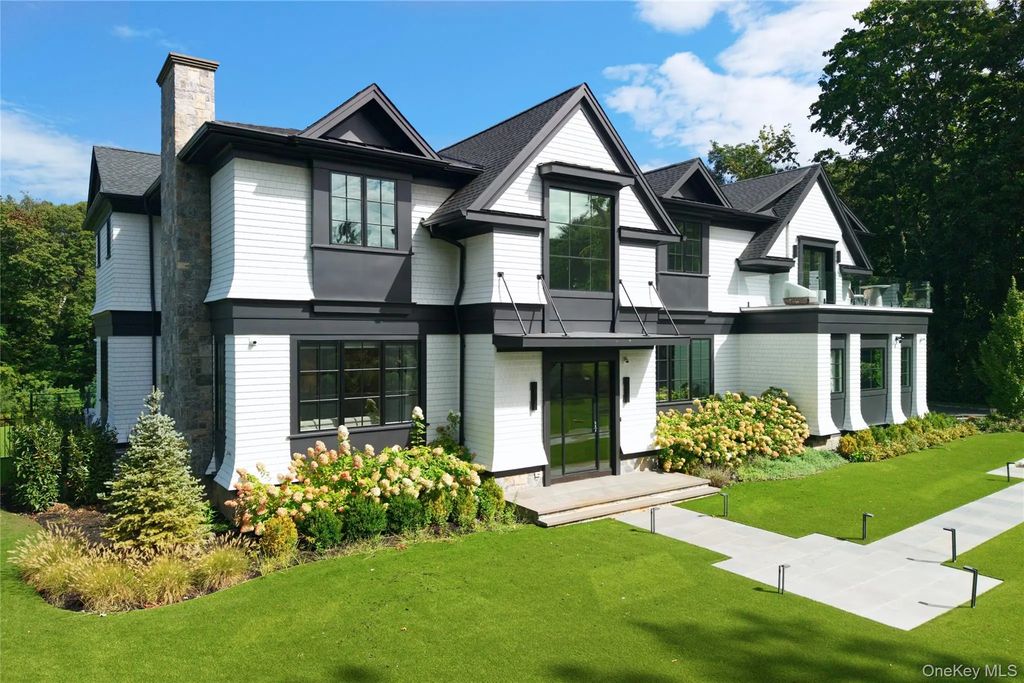 95 Spruce Street, Roslyn Harbor