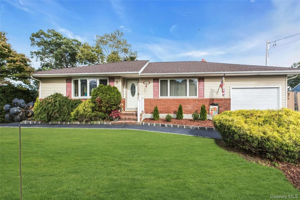 57 Commercial Avenue, East Islip