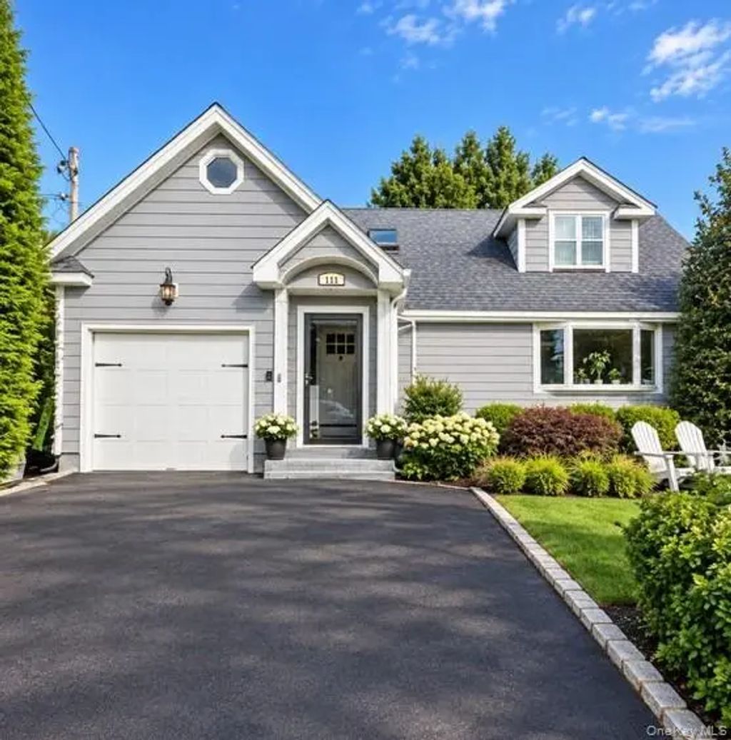 149 S Penataquit Avenue, Bay Shore