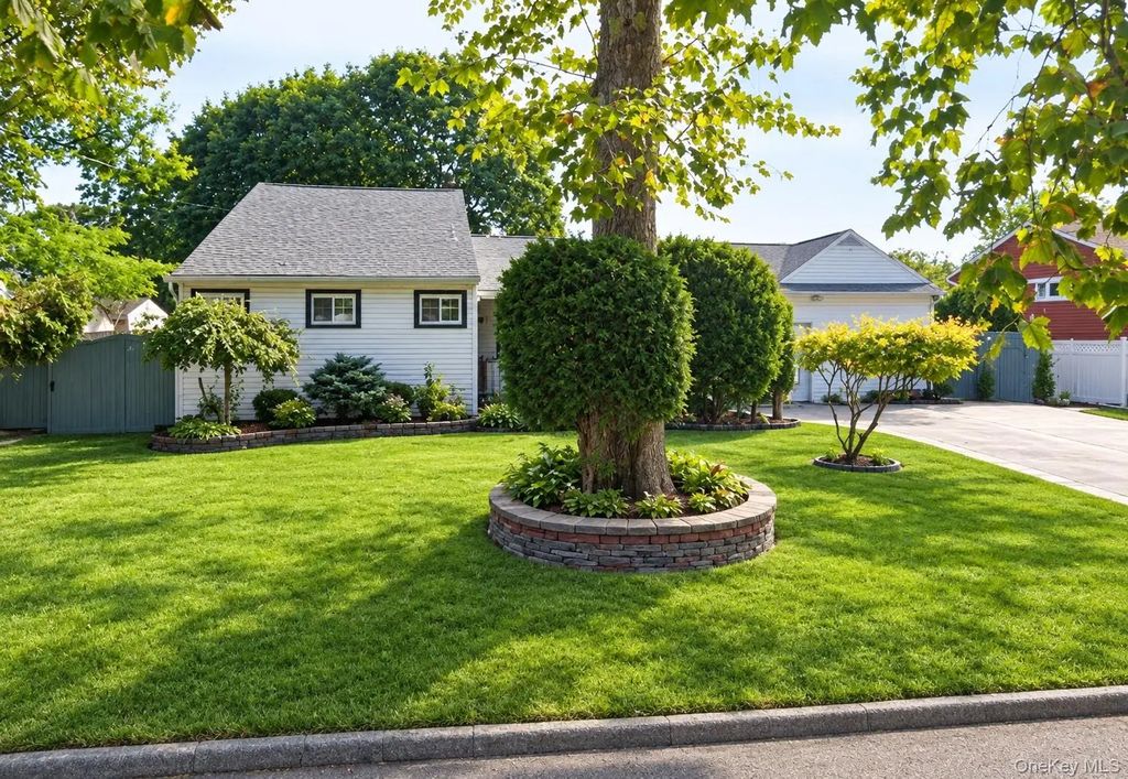 1327 Brooklyn Boulevard, Bay Shore