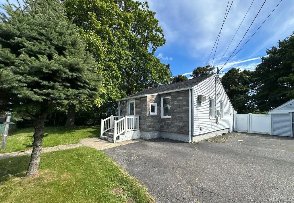 184 Suffolk Avenue, Brentwood