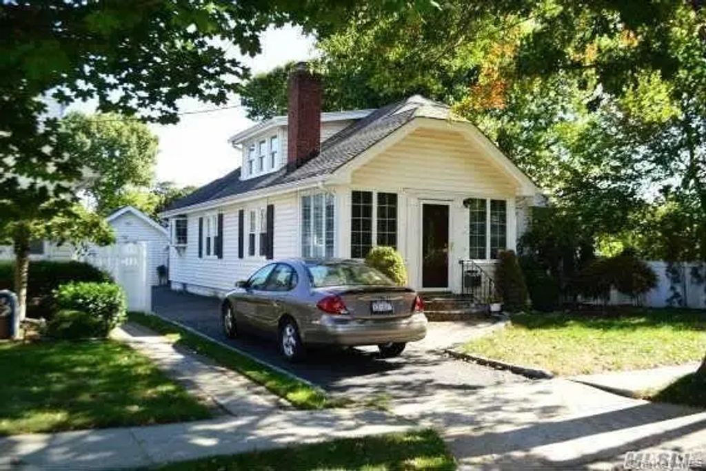 18 Yale Place, Lynbrook
