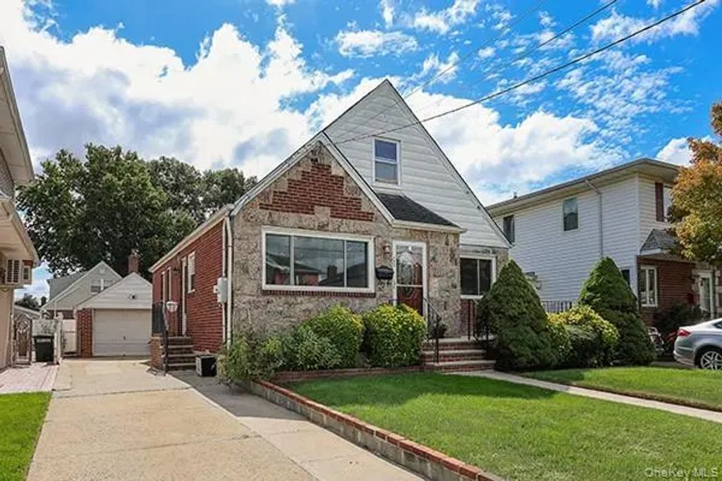 1408 Lowell Avenue, New Hyde Park
