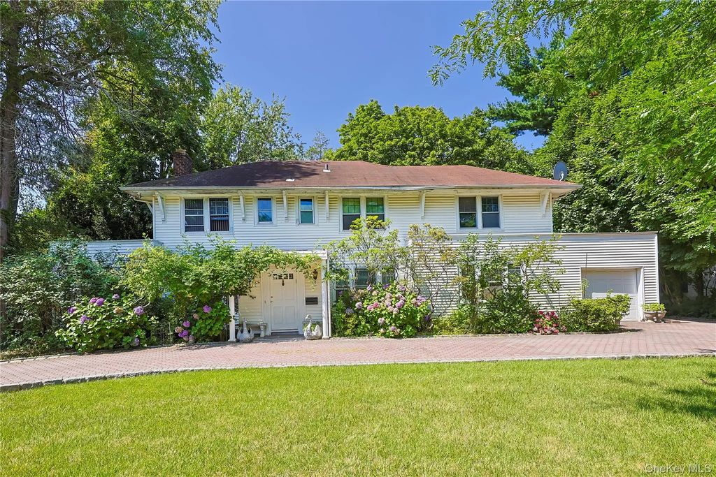 14 Clover Drive, Great Neck
