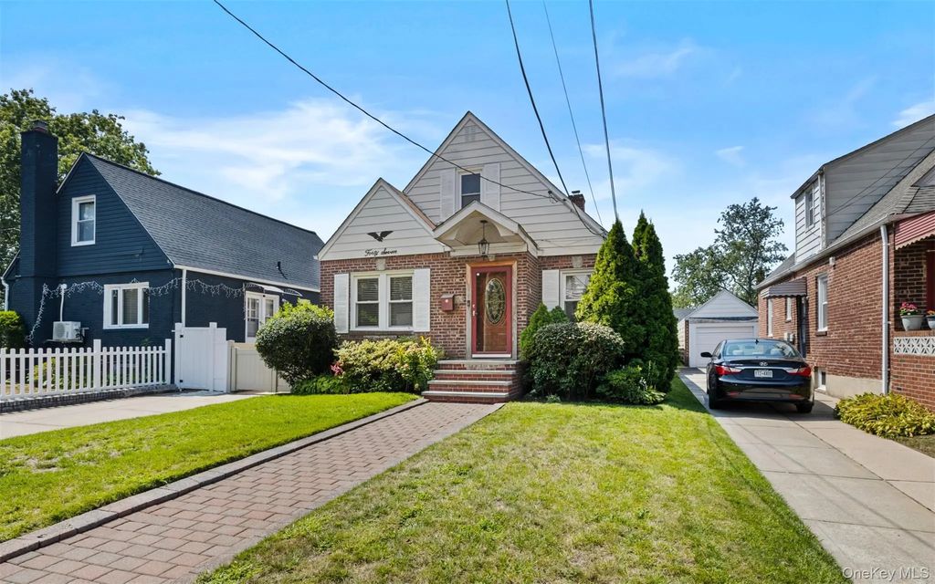 47 Alden Avenue, Valley Stream