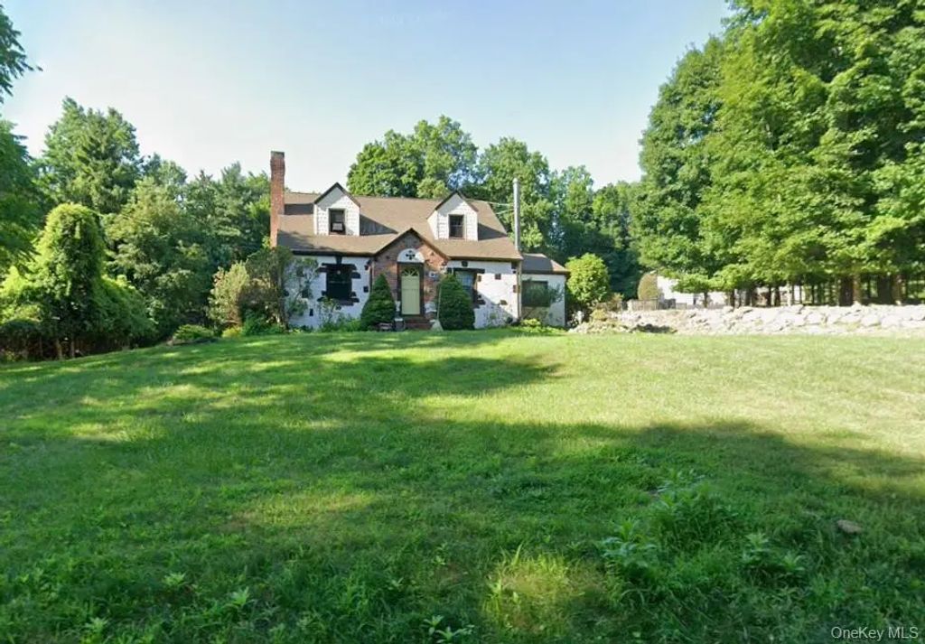 99 Smith Hill Road, Airmont
