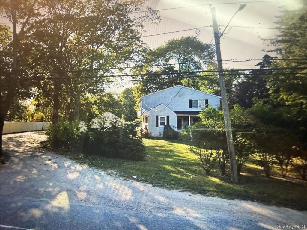 928 Connetquot Avenue, Central Islip