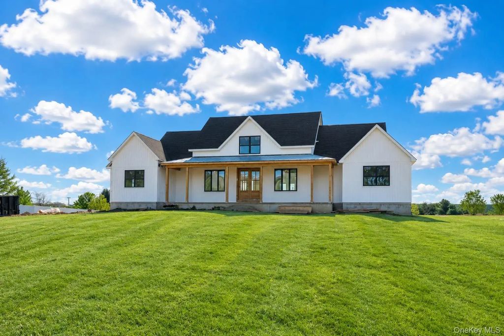 29 Abu Mousa Drive, Lagrangeville