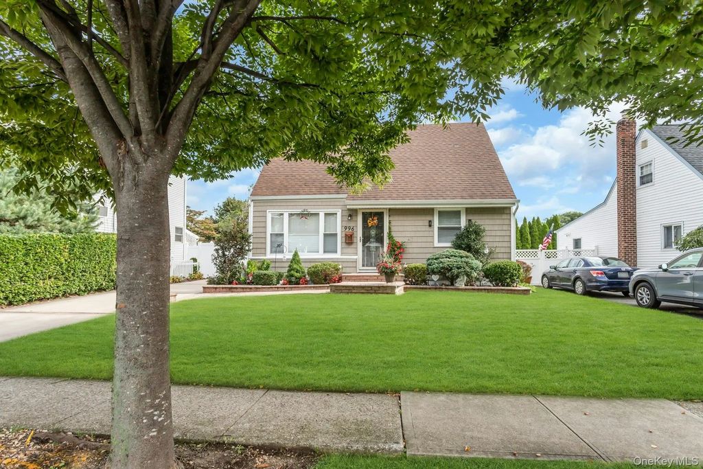 996 Merillon Avenue, Westbury
