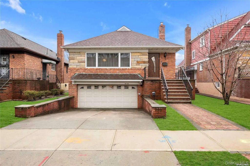 65-24 Ellwell Crescent, Rego Park