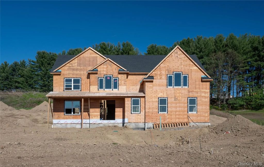 40 Abu Mousa Drive, Lagrangeville
