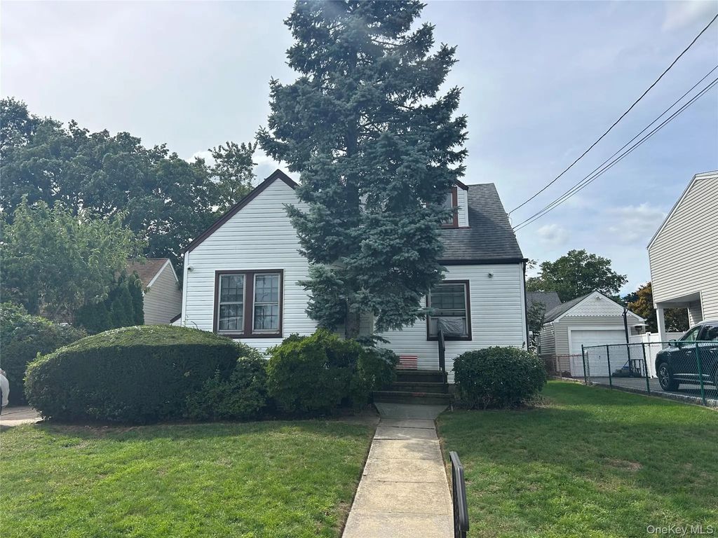 304 Lorraine Street, Bellmore