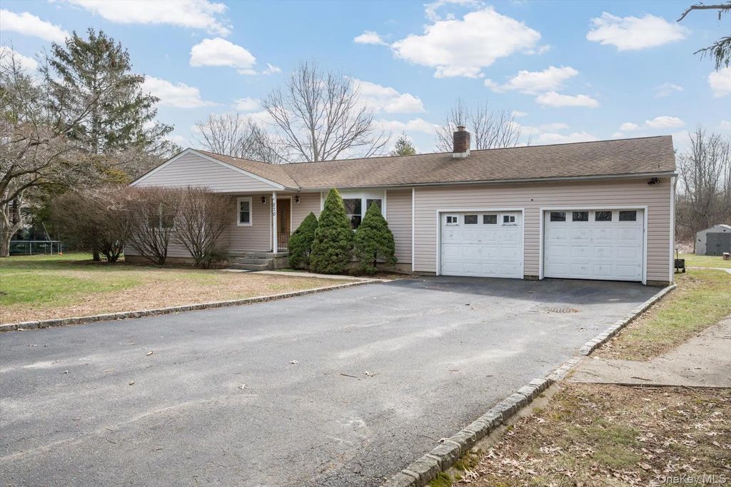 270 Old Commack Road, Kings Park