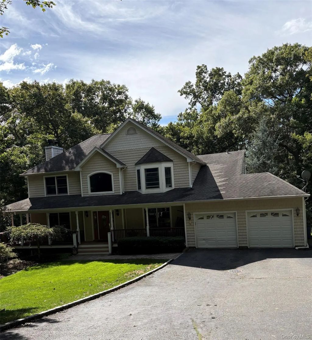 230 W Woodland Drive, Wading River