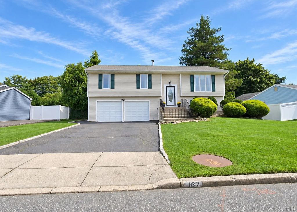 167 Glenmere Way, Holbrook