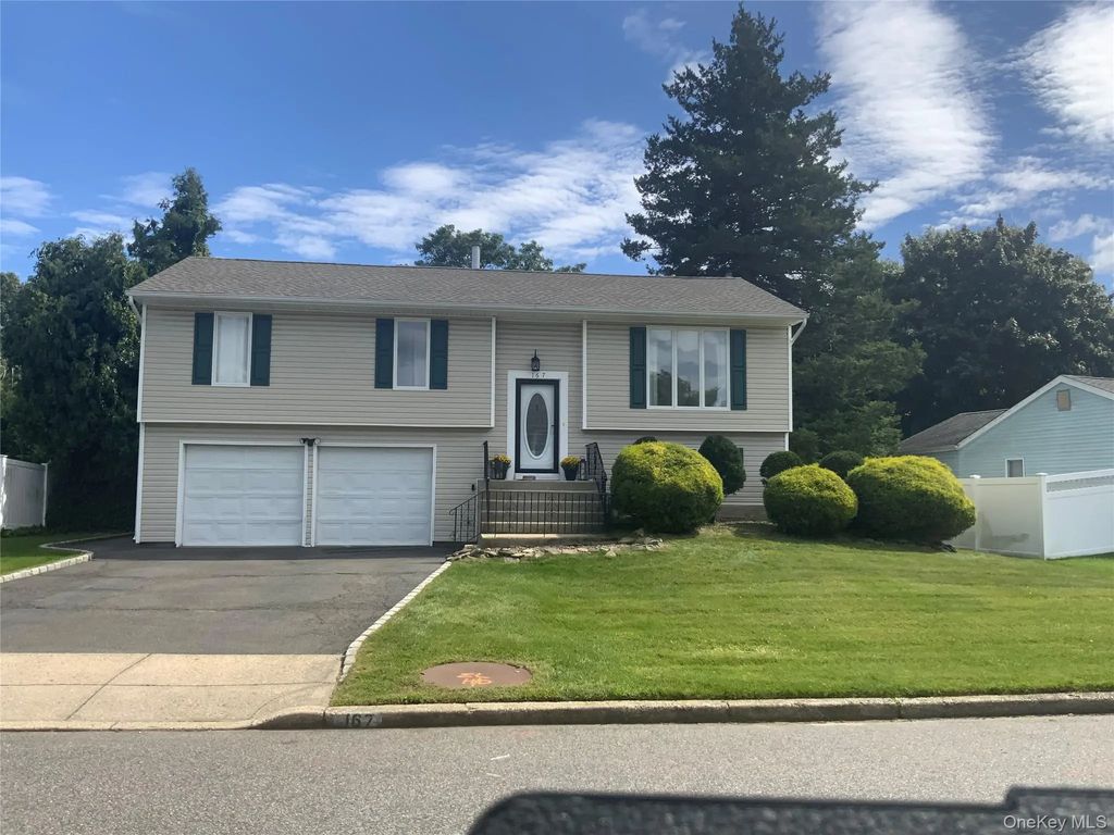 167 Glenmere Way, Holbrook