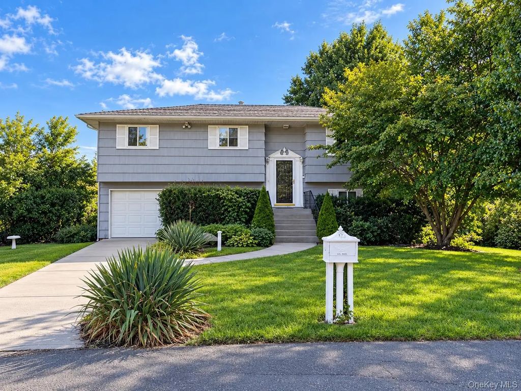 72 Sammis Avenue, Deer Park