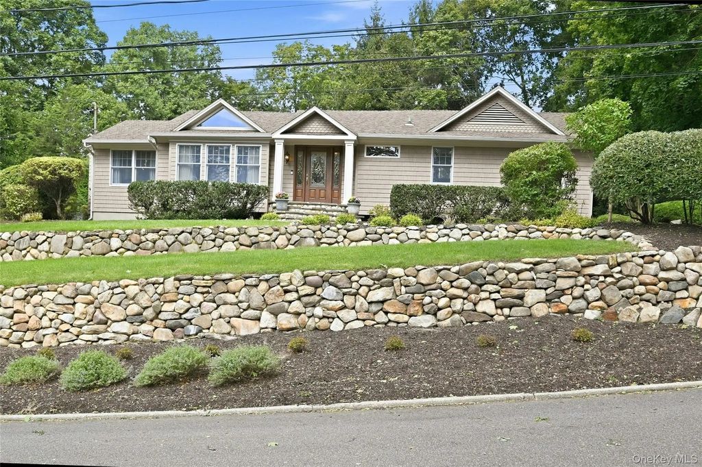 5 Hillsview Road, Stony Brook