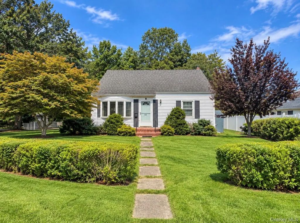 411 Howells Road, Bay Shore