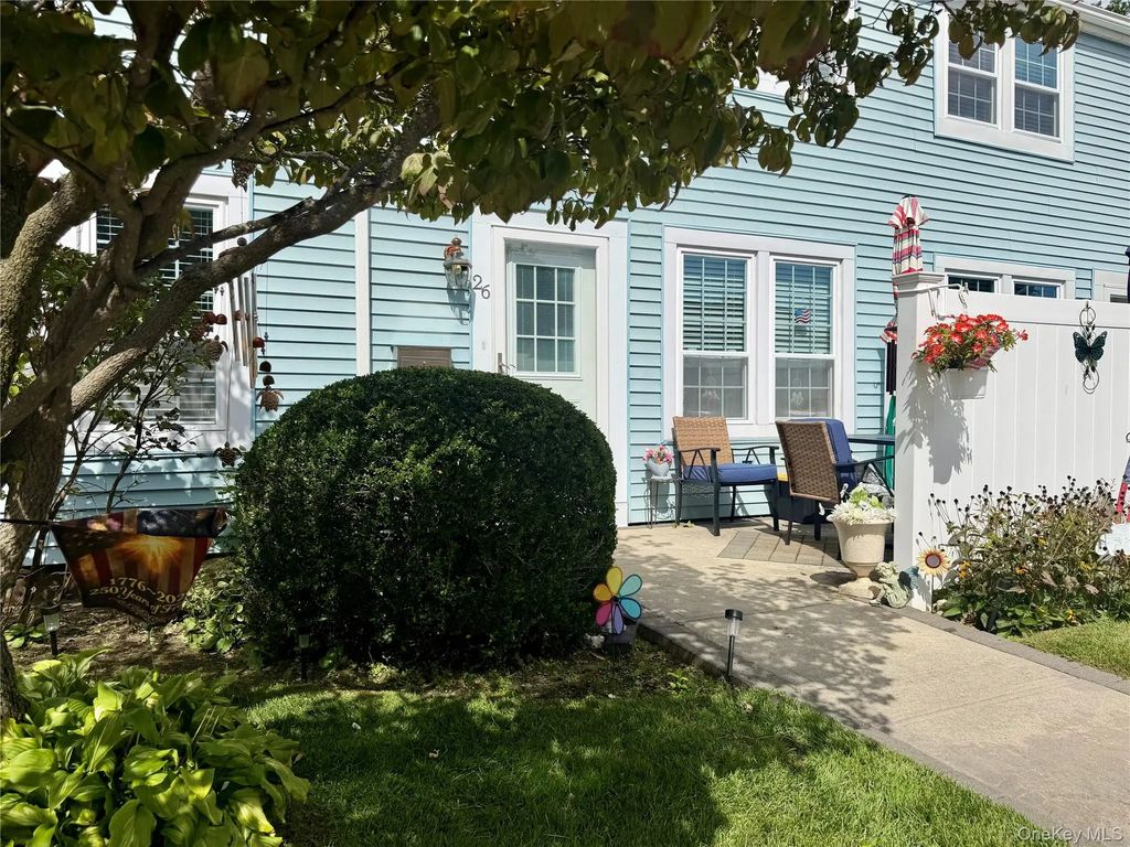 26 Whalers Cove, Babylon